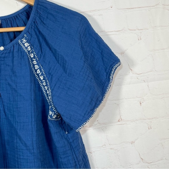 Old Navy Embroidered Flutter Sleeve Swing Blouse Womens XS Blue Cotton Western - Picture 7 of 10